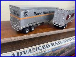 NATX 85 ft ALL PURPOSE TOFC FLAT CAR with 2 TRAILERS SOO / SP-UP HO Scale NEW RTR