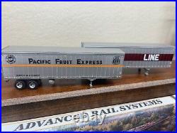 NATX 85 ft ALL PURPOSE TOFC FLAT CAR with 2 TRAILERS SOO / SP-UP HO Scale NEW RTR