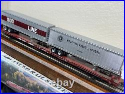 SOO LINE 85 ft ALL PURPOSE TOFC FLAT CAR with 2 TRAILERS SOO / GN HO Scale NEW RTR