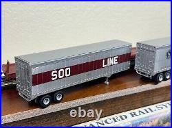 SOO LINE 85 ft ALL PURPOSE TOFC FLAT CAR with 2 TRAILERS SOO / GN HO Scale NEW RTR