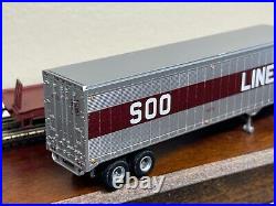 SOO LINE 85 ft ALL PURPOSE TOFC FLAT CAR with 2 TRAILERS SOO / GN HO Scale NEW RTR