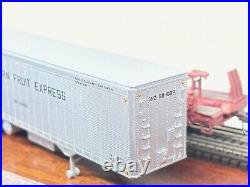 SOO LINE 85 ft ALL PURPOSE TOFC FLAT CAR with 2 TRAILERS SOO / GN HO Scale NEW RTR